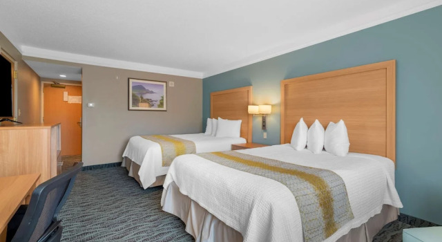 Четырёхместный номер Best Western PLUS Executive Court Inn & Conference Center