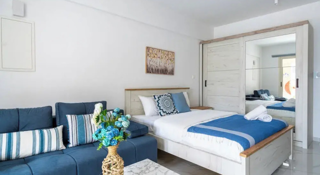 Sunny Side Studio W-Terrace  Larnaca, Book Apartment Larnaka Larnaca Region