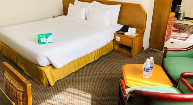 Двухместный полулюкс с балконом Hotel Al Madinah Holiday
