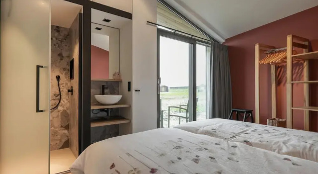 Beautiful holiday home with terrace, Book Vacation Home Goes 