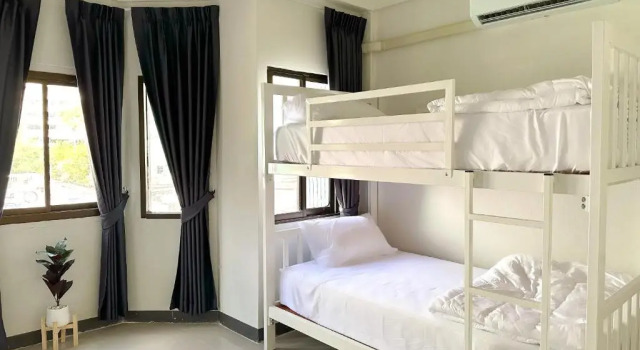 Кровать в общем номере (женский номер) MONTANA Hotel & Hostel Phuket