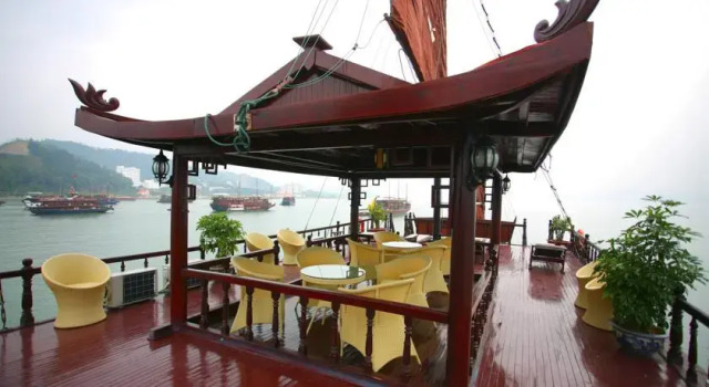 Elizabeth Sails