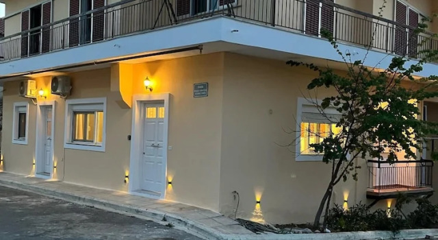 Olive Gem 2-bed Apt Sleeps 4 With Fireplace, Prenota Appartamento Appartamenti a Trifylia, Appartamento