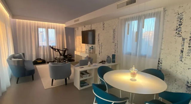 Четырёхместный люкс с видом на море Demo Hotel Design Emotion