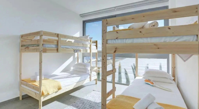 Villa Limni Dyo - Luxurious Contemporary 3 Bedroom Villa with Sea Views and Hot Tub, Забронировать Вилла Отели Паралимни с бассейном, Бассейн