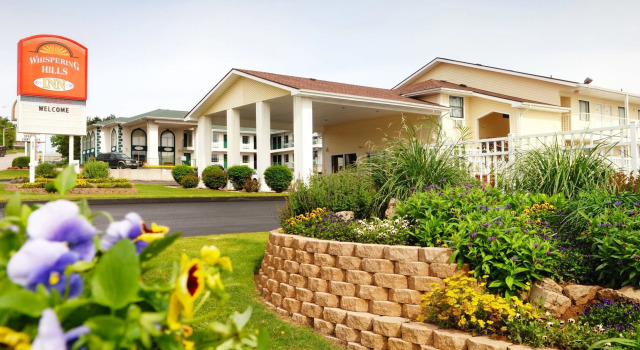 Whispering Hills Inn, Забронировать Отель Отели Table Rock Lake с парковкой, Парковка