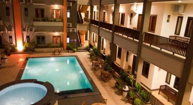 Quadruple famille suite Vue piscine Sun In Pangandaran Hotel