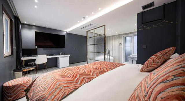 Люкс с балконом Jongno Olive Hotel