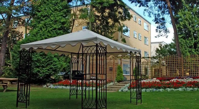 Кровать в общем номере Carrington House Hotel