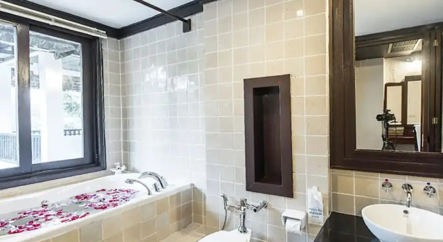 Люкс с балконом Gassan Khuntan Golf & Resort