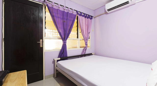 RedDoorz near Senen Station, Book Hotel Kemayoran Jakarta