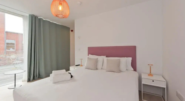 Double Penthouse en suite - hiphipstay, Забронировать Апартаменты/квартира Дублин Каунти Дублин, рядом с The Point Club