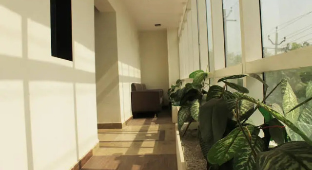 OYO 672 Hotel Diamond Inn, Varaa Hotelli Faridabad Haryana