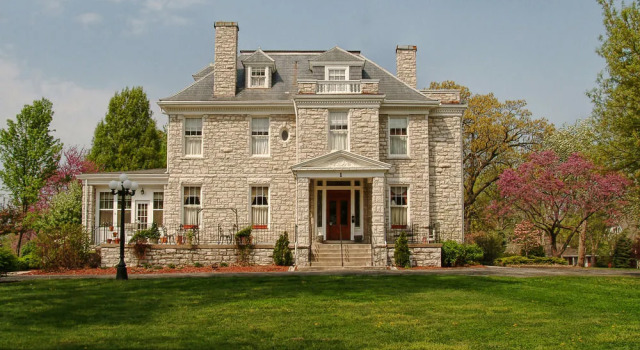 Hawthorn - A Bed & Breakfast, Book Hotel Kansas City Kansas