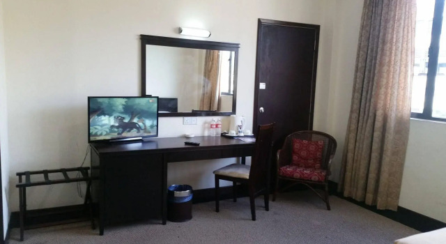 Carlton Holiday Hotel & Suites