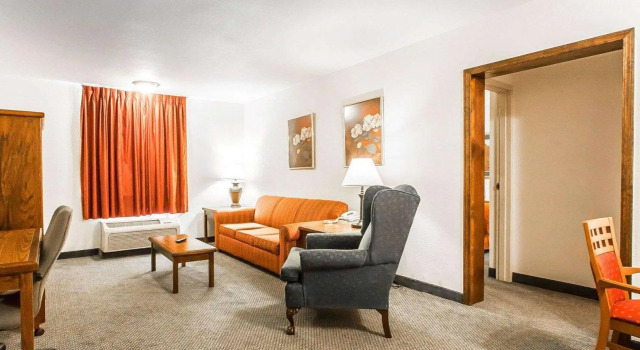 Двухместный люкс Quality Inn and Suites