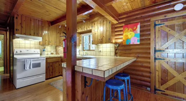 Коттедж Boutique + Artsy Log Cabin in North Lake Tahoe!