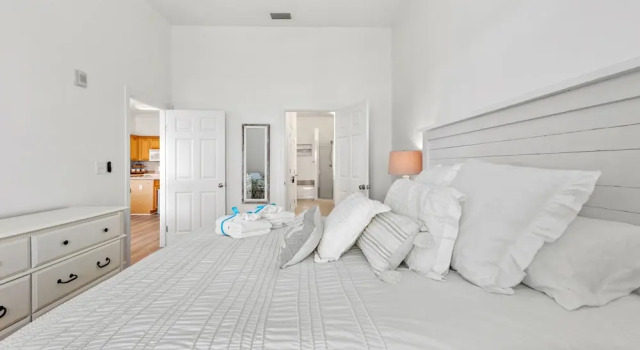Номер Standard с балконом и с видом на сад Remarkably Updated 3/2 in Seagrove Highlands - Gulf Views Sleeps 9