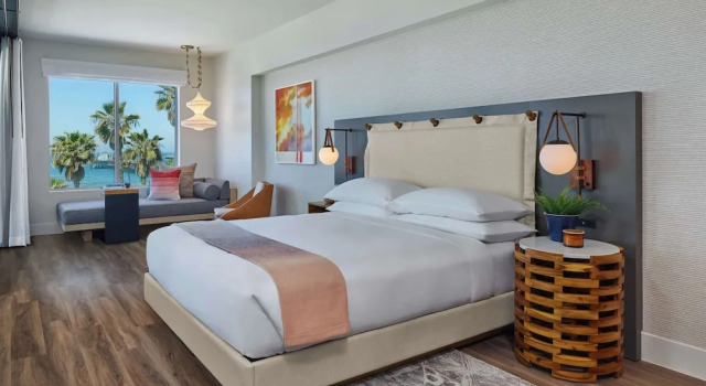 Номер Standard с балконом Mission Pacific Beach Resort, part of JdV by Hyatt