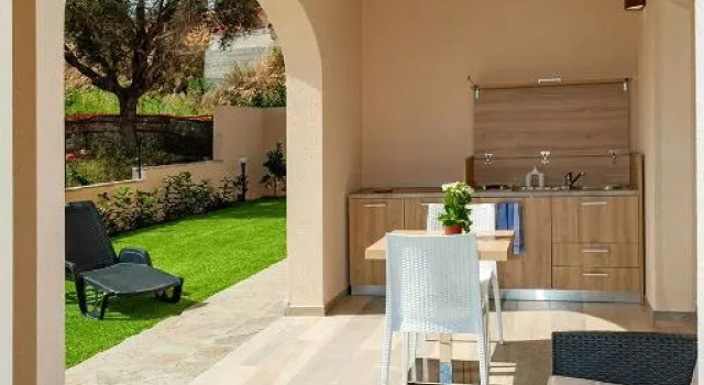 MOLAROTTO CAMERE CON ANGOLO COTTURA, Buchen Sie Hotel Hotels in San Teodoro mit Pool, Schwimmbad