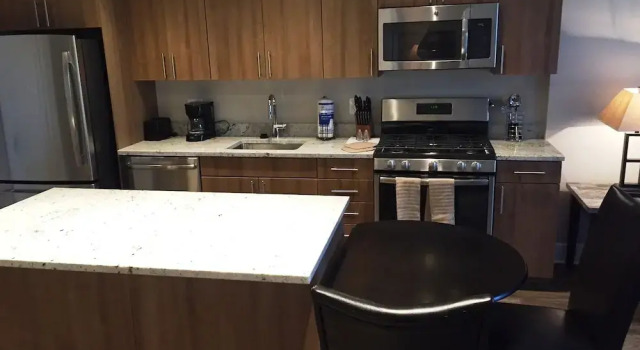 Апартаменты Executive Weichert Suites at The Bartlett