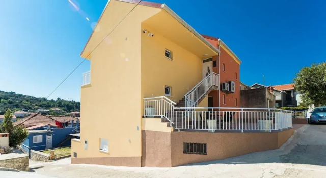 Apartments & Rooms Sunshine Home