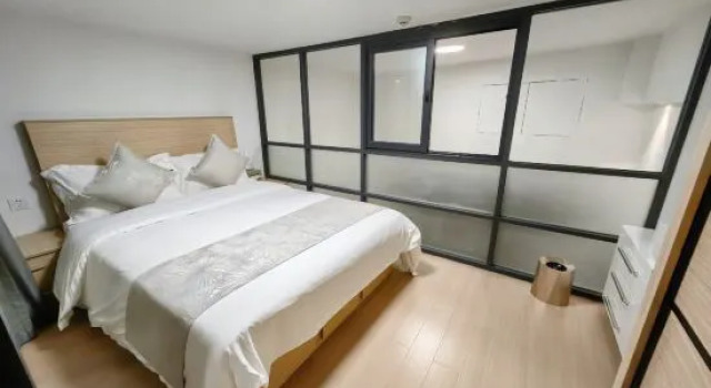 Люкс Дуплекс с 2 комнатами Star Theme Apartment (Guangzhou Panyu Tianhe Chengnancun Wanbo Metro Station)