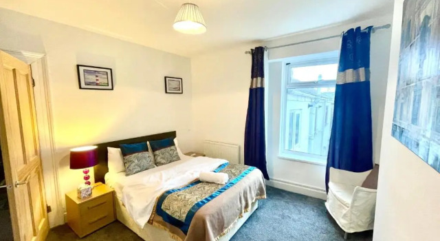 3 bedroomed house for up to 7 people, close to The Hoe, Barbican & City Centre, Забронировать Отель Плимут Девон, рядом с Cathedral Church of St Mary and St Boniface