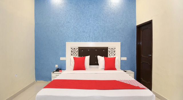OYO 13102 Hotel Adarsh