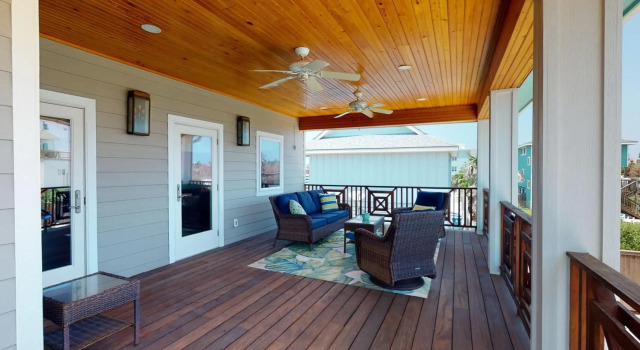 SE831 Huge and Upscale Home with Heated Private Pool in the Heart of Port A