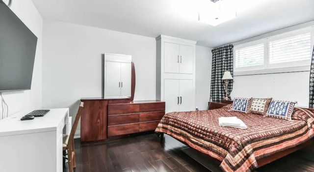 Markham Luxurious Home, Varaa Hotelli  