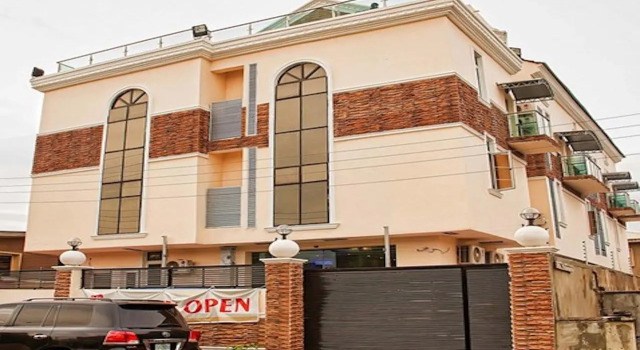 Lakeem Suites - Agboyin Surulere