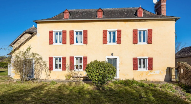 Chambre sur cour, Book Hotel Monein Pyrénées-Atlantiques