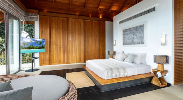 Villa Chelay - Luxury Waterfront Villa