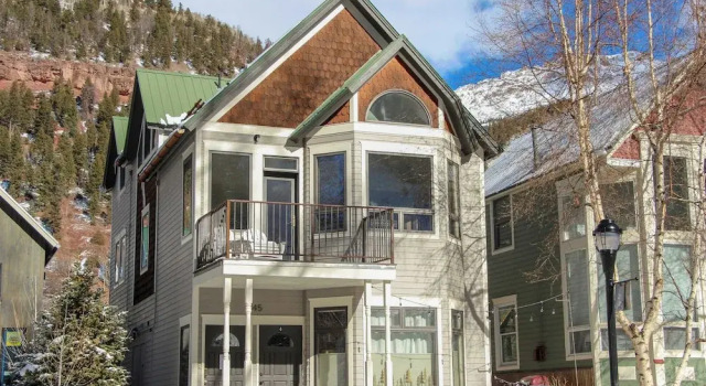 Апартаменты Hruza Hideout by Avantstay Walkable Location + Free Ski Shuttle, Mountain View