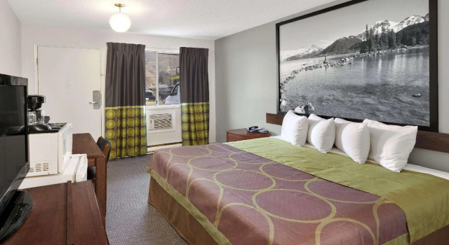 Двухместный номер Standard Super 8 by Wyndham Kamloops East