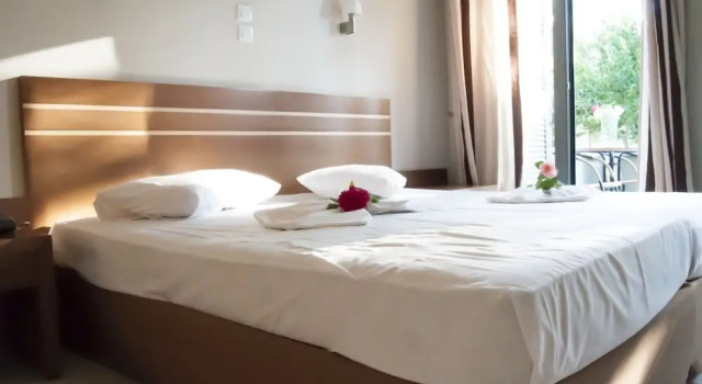 Hotel Sias Bungalows, Забронировать Отель Отели периферийной единицы Мессения с бассейном, Бассейн