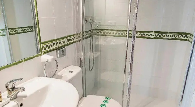 Двухместный номер Economy с балконом Hostal Marissal by Dorobe