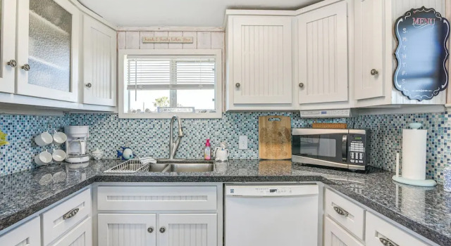 Коттедж 1 Mi to Surfside Beach: Bbq-ready Home in Freeport