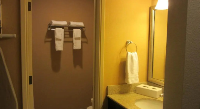 Номер Standard Best Western Plus Edmonds Harbor Inn