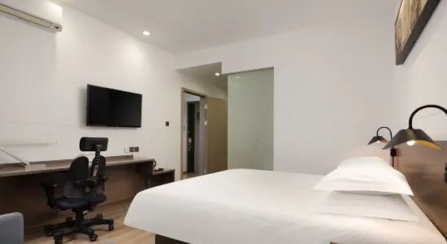 Люкс Deluxe Haiyue Huantu Hotel (Zhongqi Store)