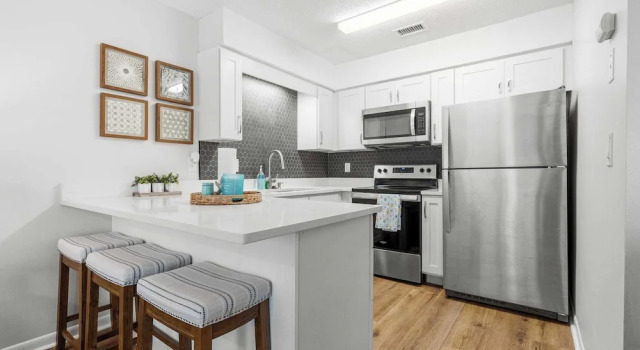 Апартаменты Gulf Walk by Avantstay West End Coastal Escape Renovated 1BR Condo Shared Pool & Beach Access