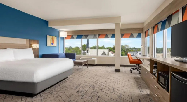 Люкс Holiday Inn Express & Suites Evansville Downtown
