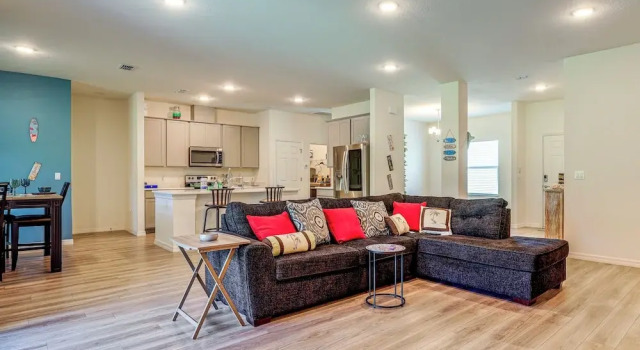 Spacious Home Near Dtwn Psl: Travel Nurses Welcome