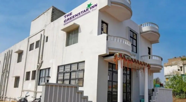 The Greenstar Inn Premium, Rezervovat Hotel Hotely v Purí s parkováním, Parkování