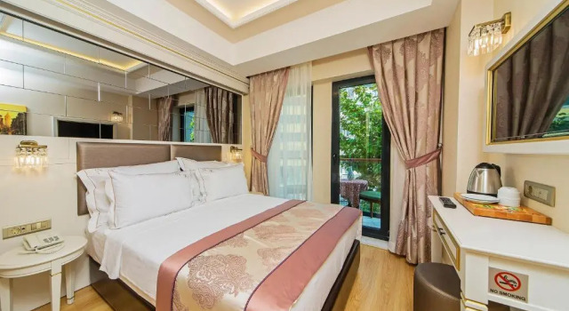 Двухместный номер Standard с балконом Grand Naki Hotel