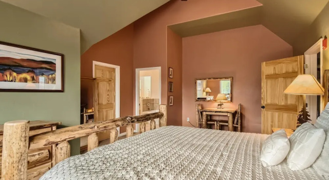 42 Burgundy 4br 3.5ba 4 Bedroom Townhouse by RedAwning, Book Feriehus Dillon Vail Ski, nær D'Vine Wine