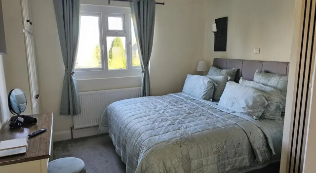 The Sweetbriar Cottage 3 Bedroom House in Leeds, Забронировать Дом для отпуска Лидс Западный Йоркшир