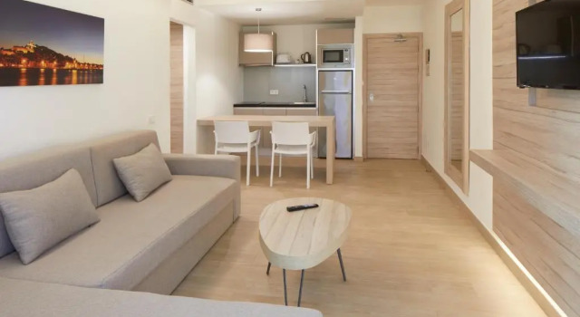 Люкс с частичным видом на море Sol Bahía Ibiza Suites