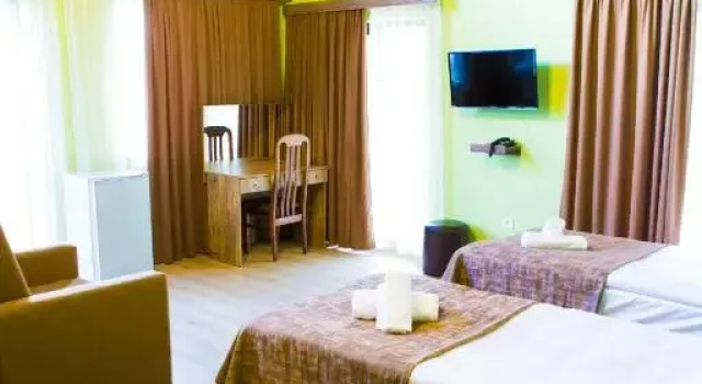 Двухместный номер Standard с балконом Hotel Holiday Villa